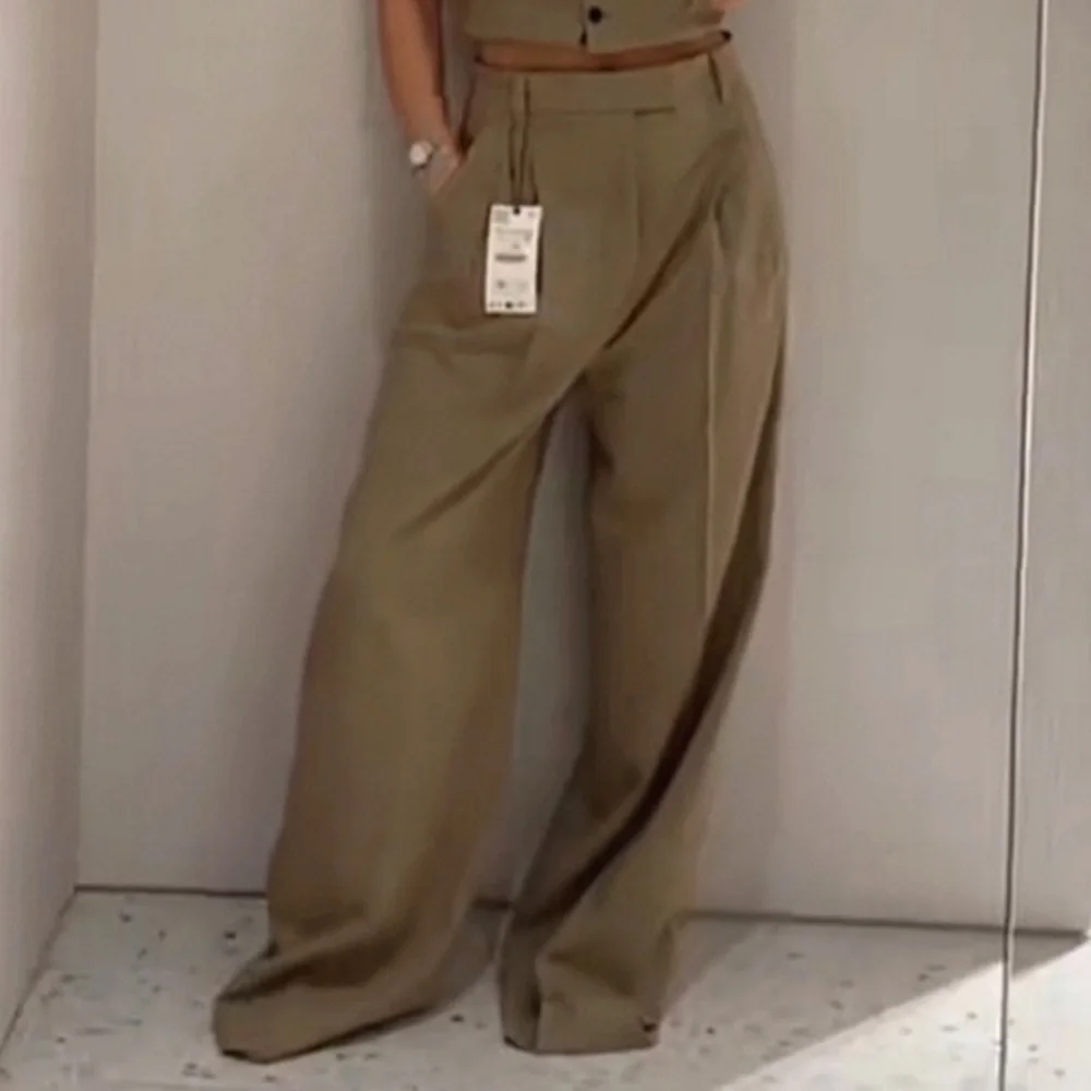 SOLD NWT Zara pleated women’s pants. - Picture 3 of 7